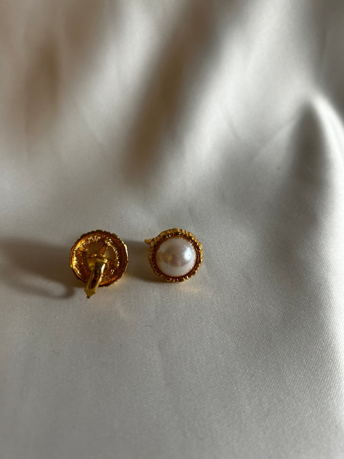 Vintage Pearlesque Earrings