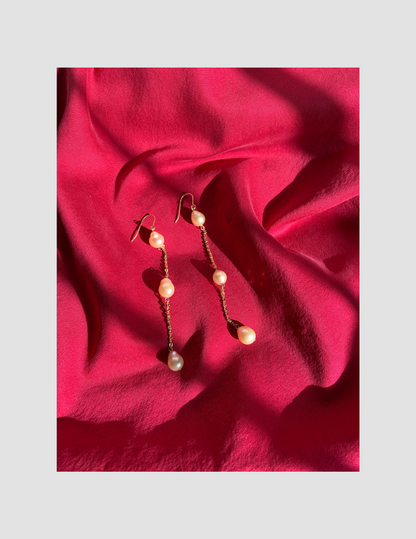 Soirée Earrings in Pearl