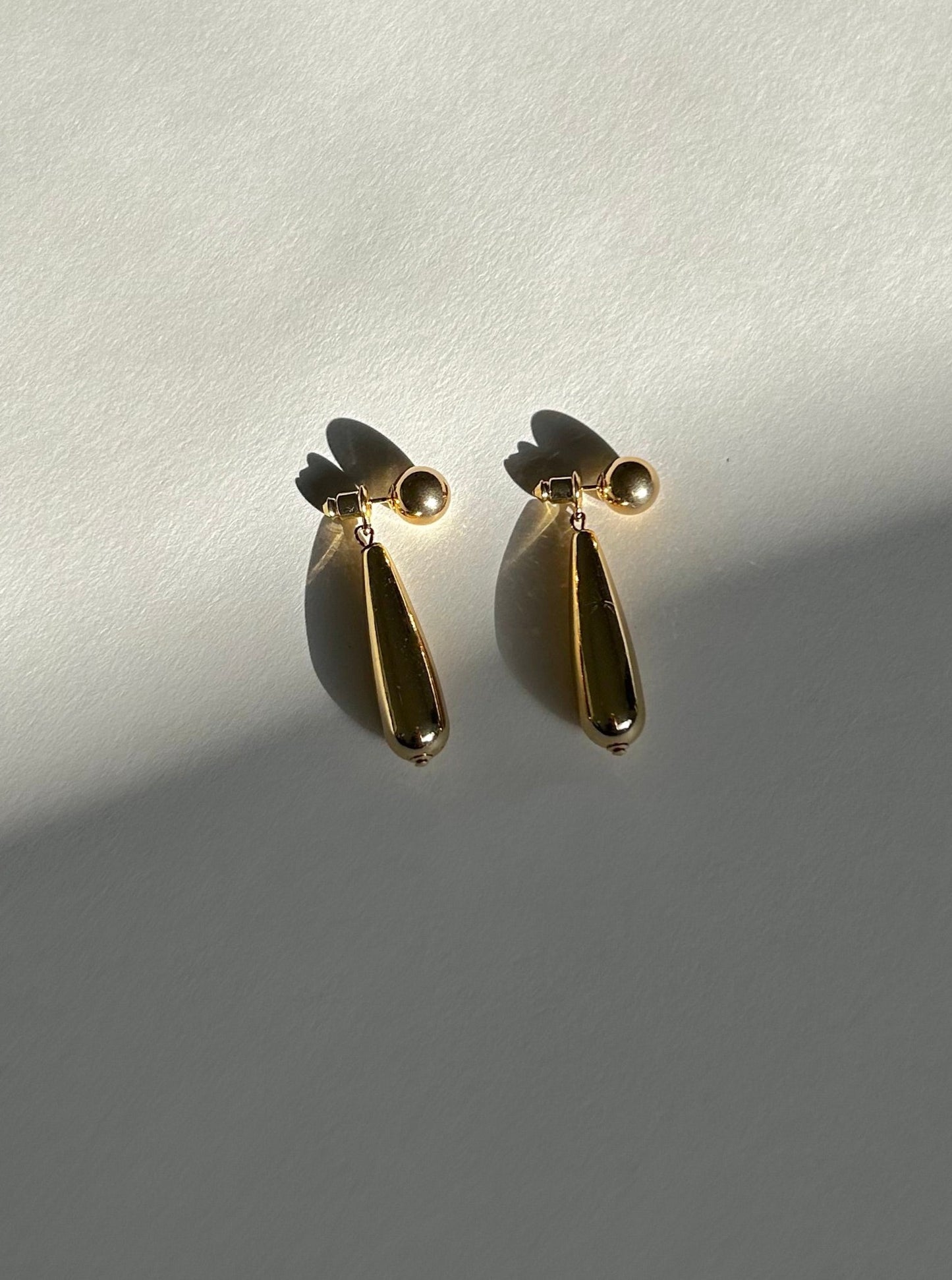 Linear Earrings in Gold