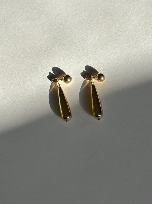 Linear Earrings in Gold